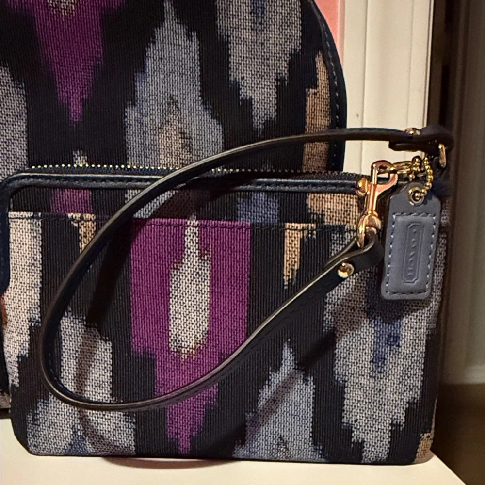 Coach iKat Stunning Tote and Wristlet Set - Picture 2 of 13